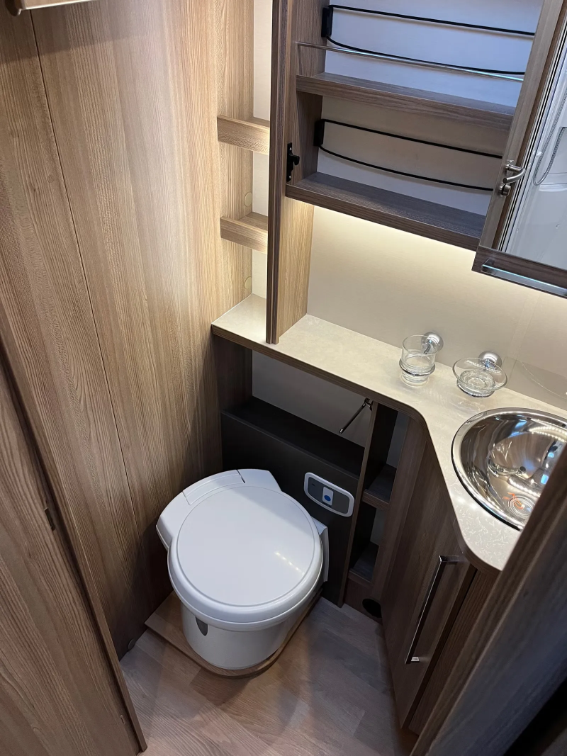 Rapido 8090DF ALKO 180 ch