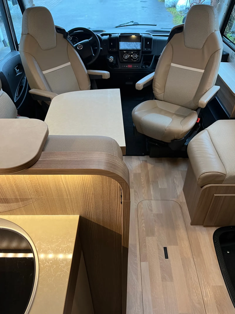 Rapido 8090DF ALKO 180 ch