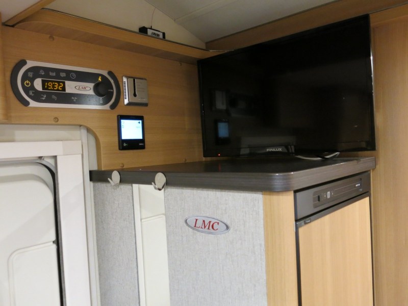 LMC 737 G Breezer kaufen – Kroken Bobil AS