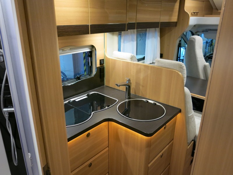 LMC 737 G Breezer kaufen – Kroken Bobil AS