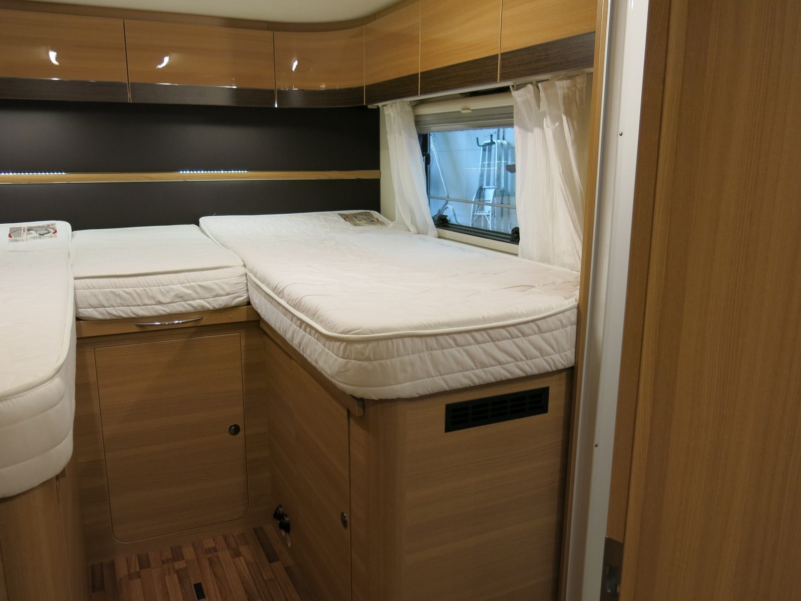 LMC 737 G Breezer kaufen – Kroken Bobil AS