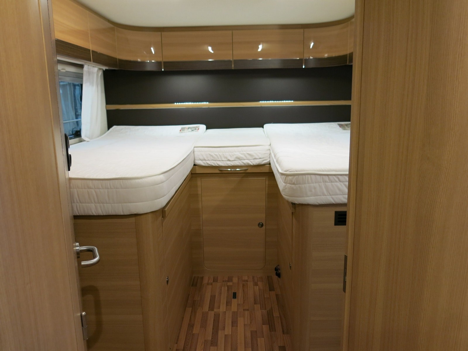 LMC 737 G Breezer kaufen – Kroken Bobil AS