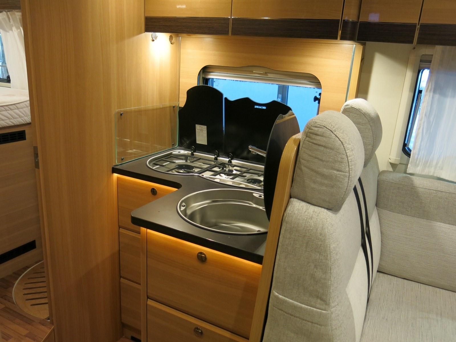 LMC 737 G Breezer kaufen – Kroken Bobil AS