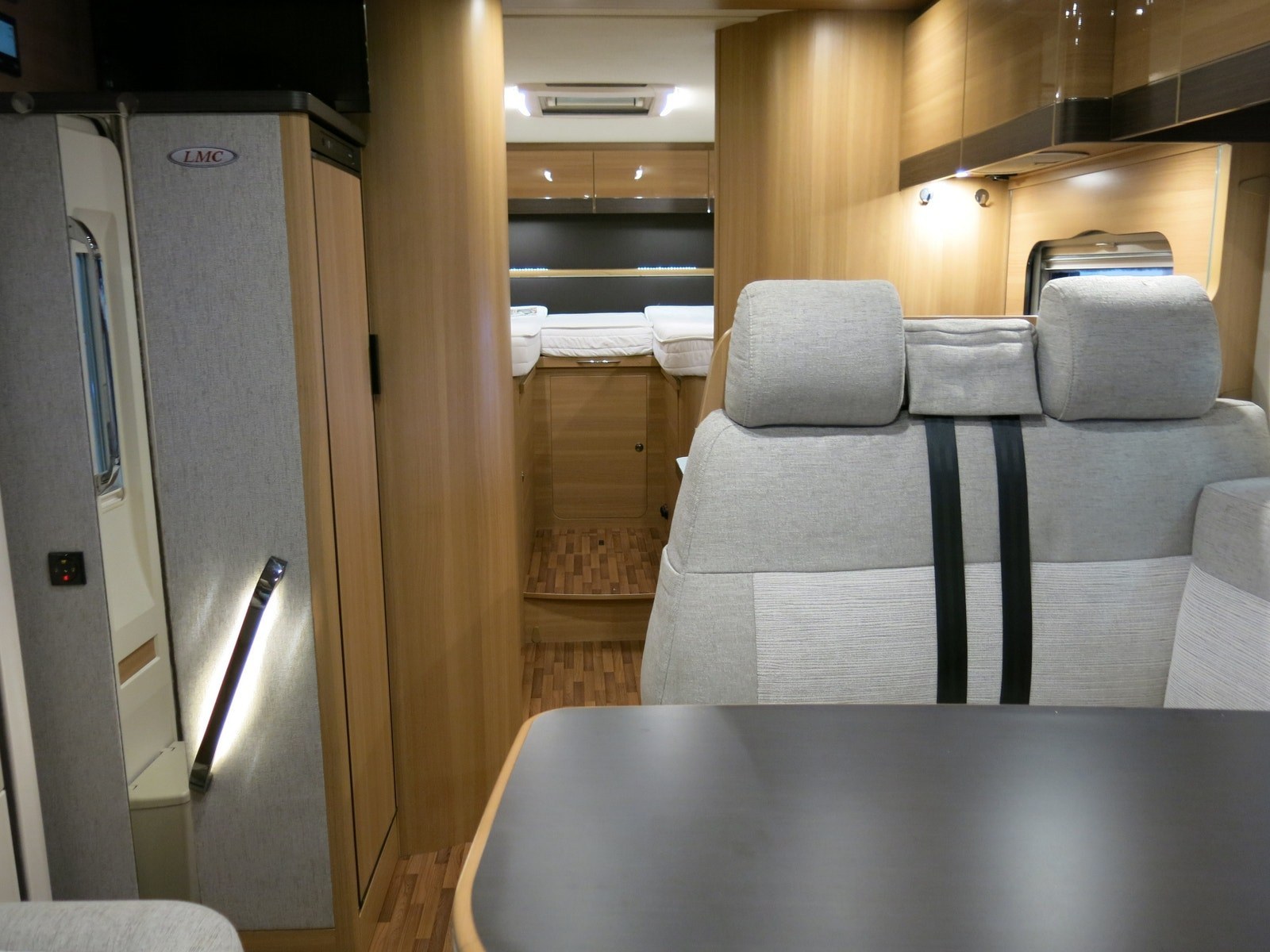 LMC 737 G Breezer kaufen – Kroken Bobil AS