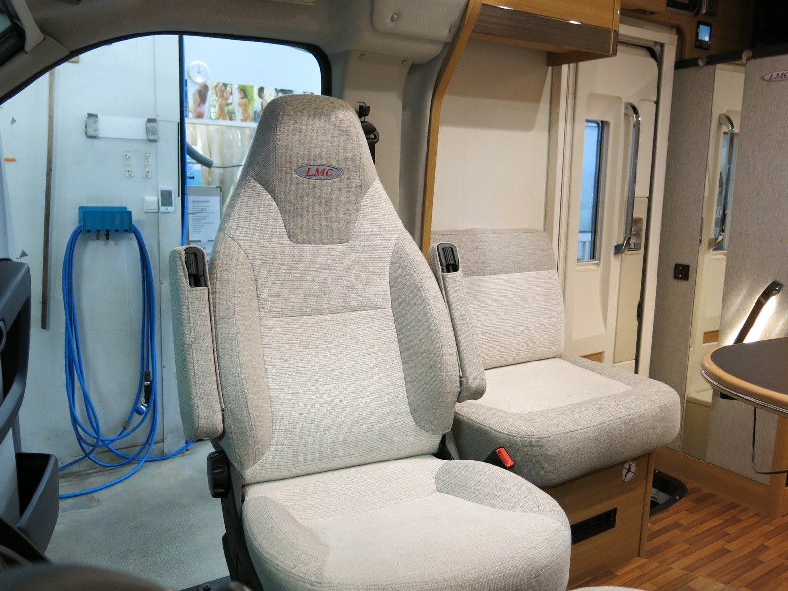 LMC 737 G Breezer kaufen – Kroken Bobil AS