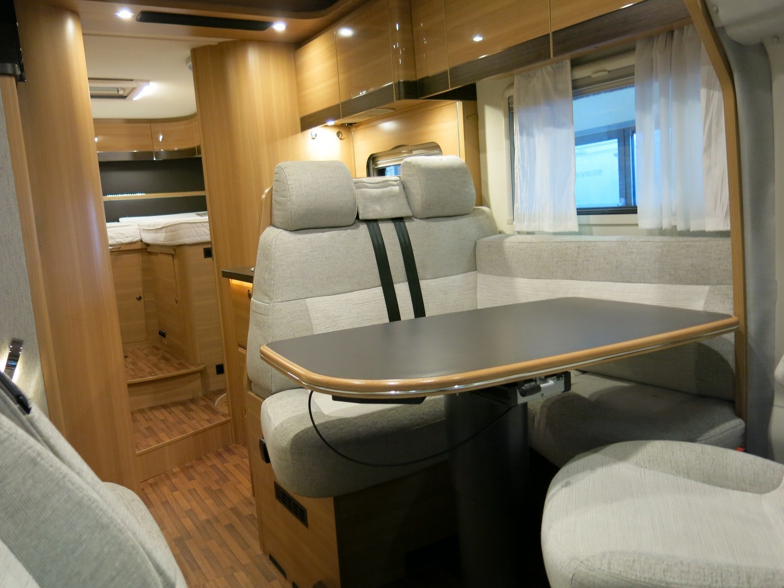 LMC 737 G Breezer kaufen – Kroken Bobil AS