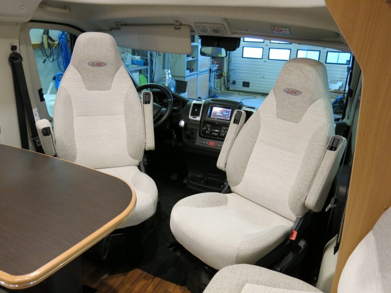 LMC 737 G Breezer kaufen – Kroken Bobil AS