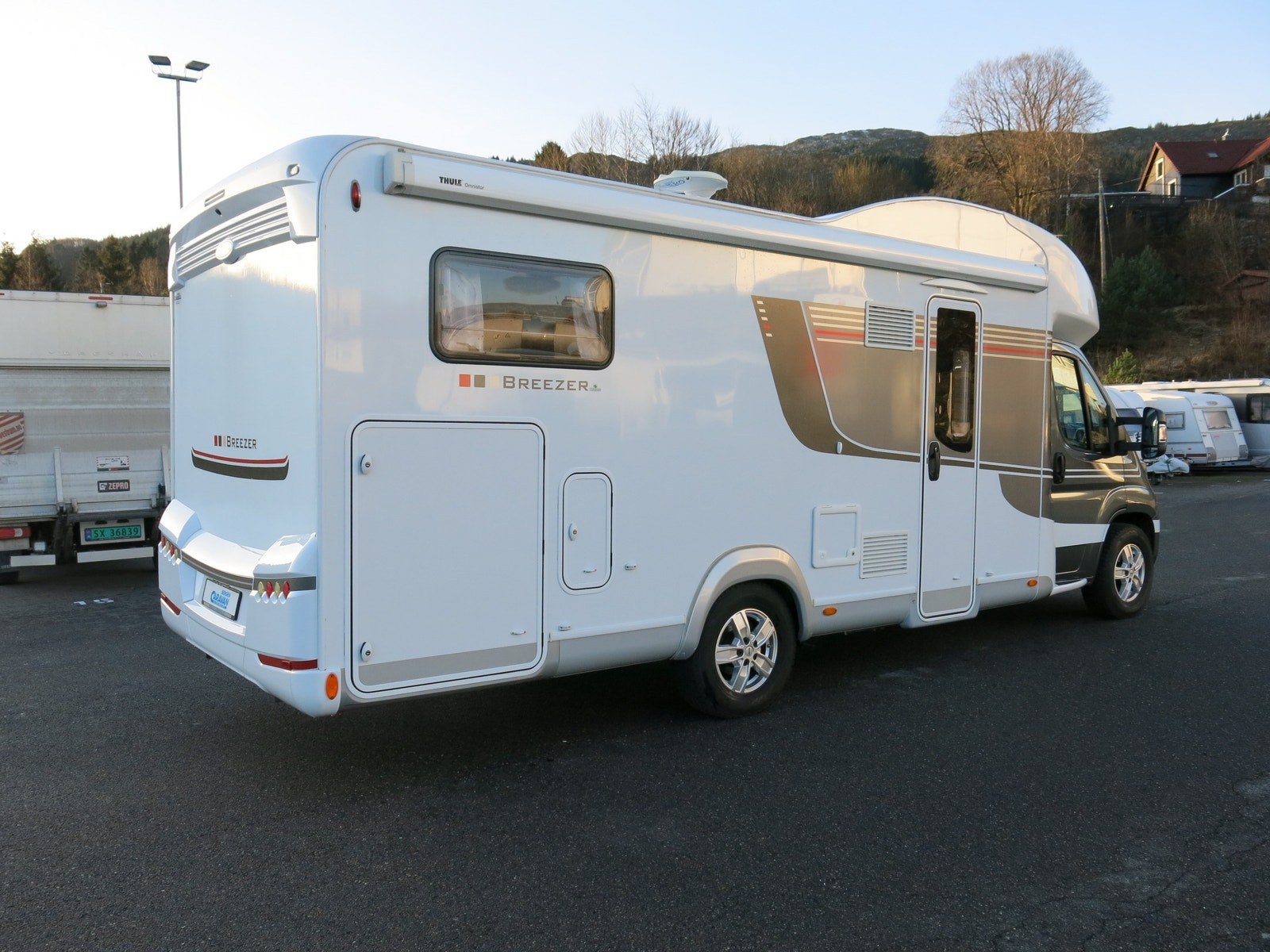 LMC 737 G Breezer kaufen – Kroken Bobil AS