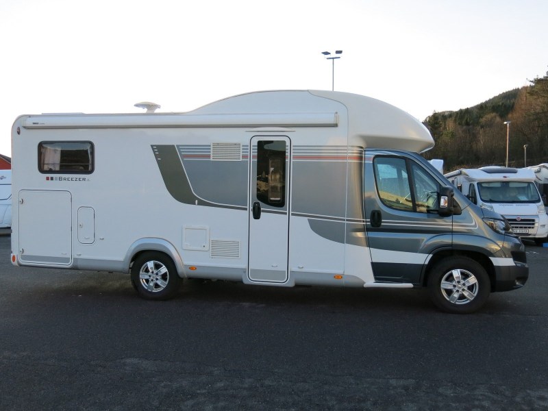 LMC 737 G Breezer kaufen – Kroken Bobil AS