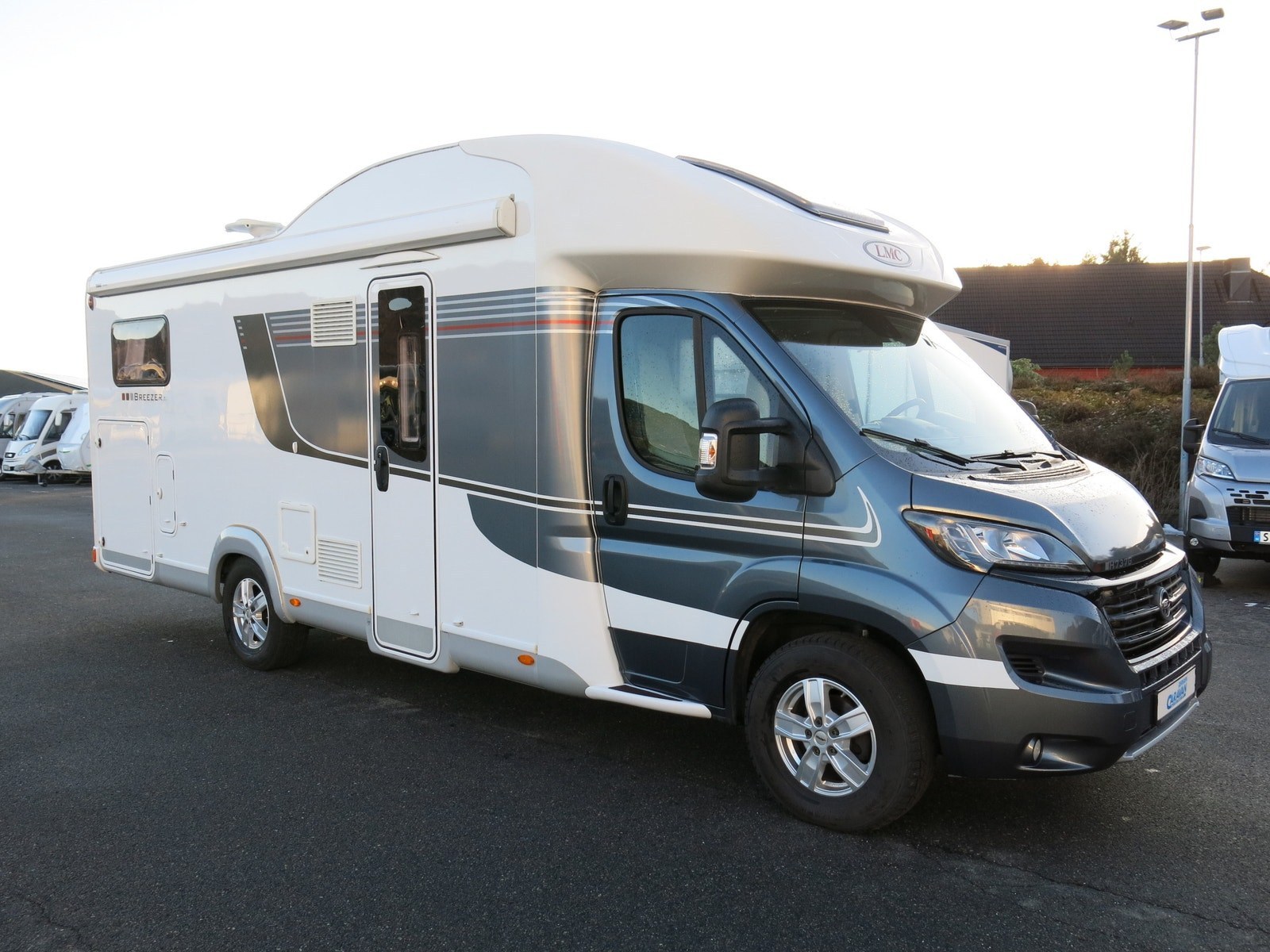 LMC 737 G Breezer kaufen – Kroken Bobil AS