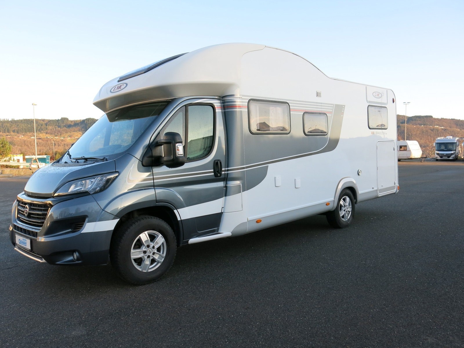 LMC 737 G Breezer kaufen – Kroken Bobil AS