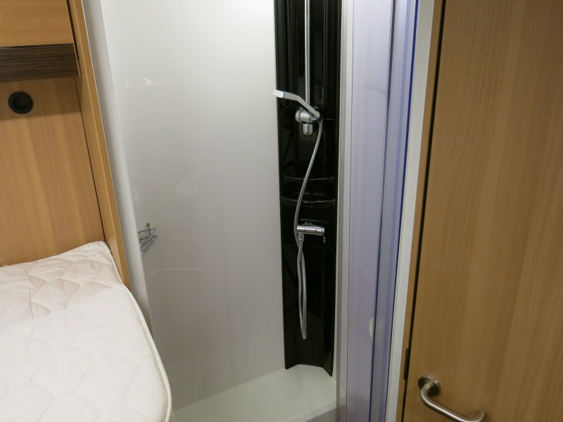 LMC 737 G Breezer kaufen – Kroken Bobil AS