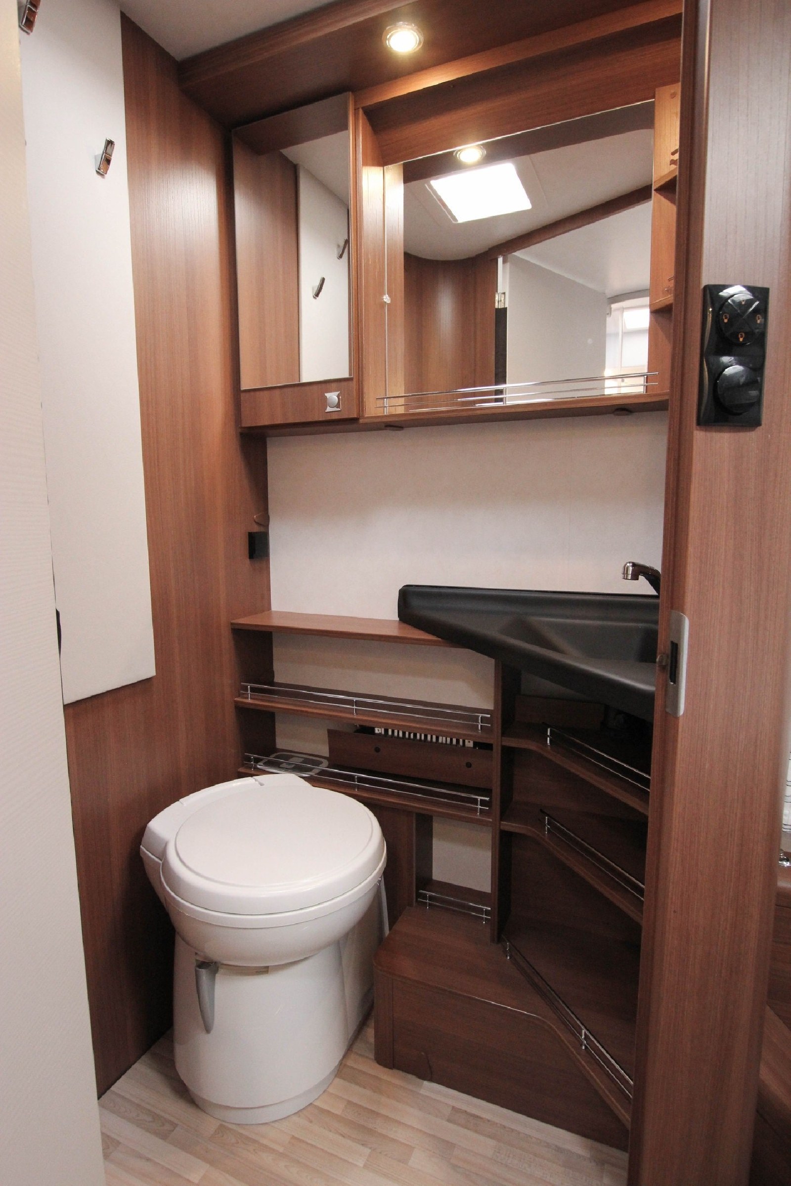 LMC I 745 SportLine kaufen – Kroken Bobil AS