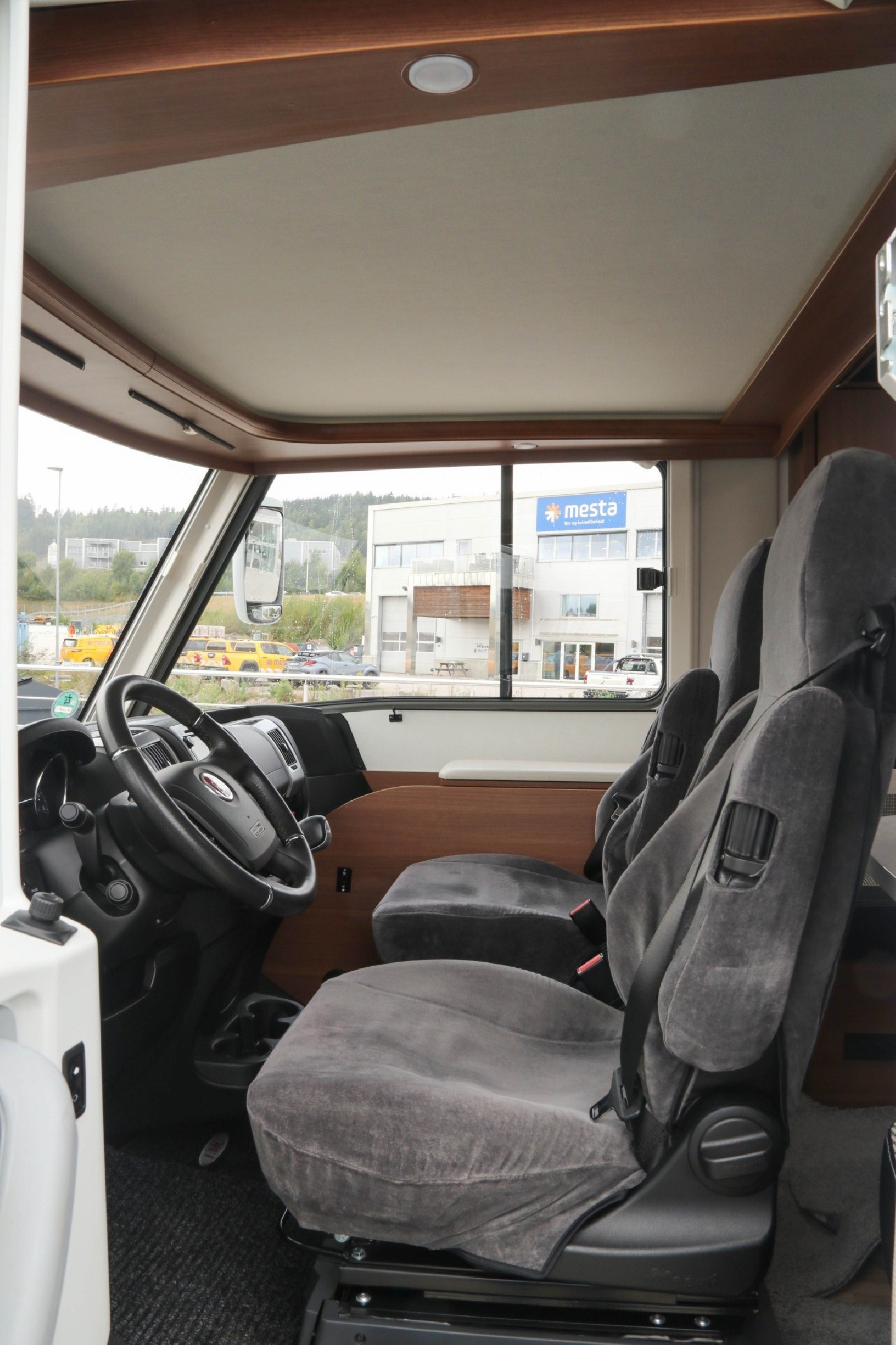 LMC I 745 SportLine kaufen – Kroken Bobil AS