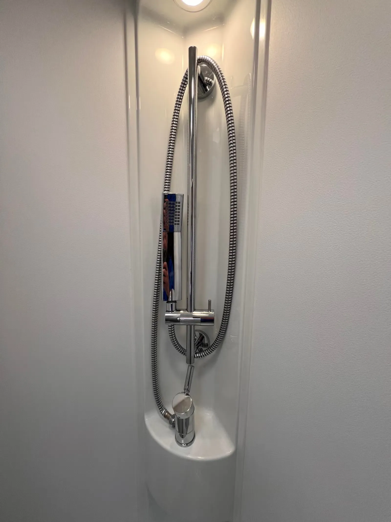 Adria Compact DL 2.2 / 140 ch