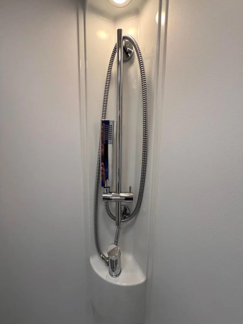 Adria Compact DL 2.2 / 140 ch