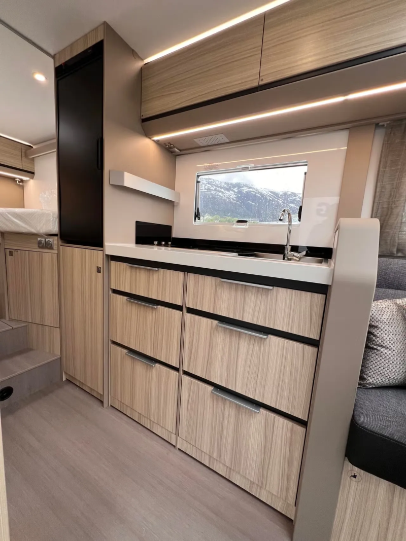 Adria Compact DL 2.2 / 140 ch