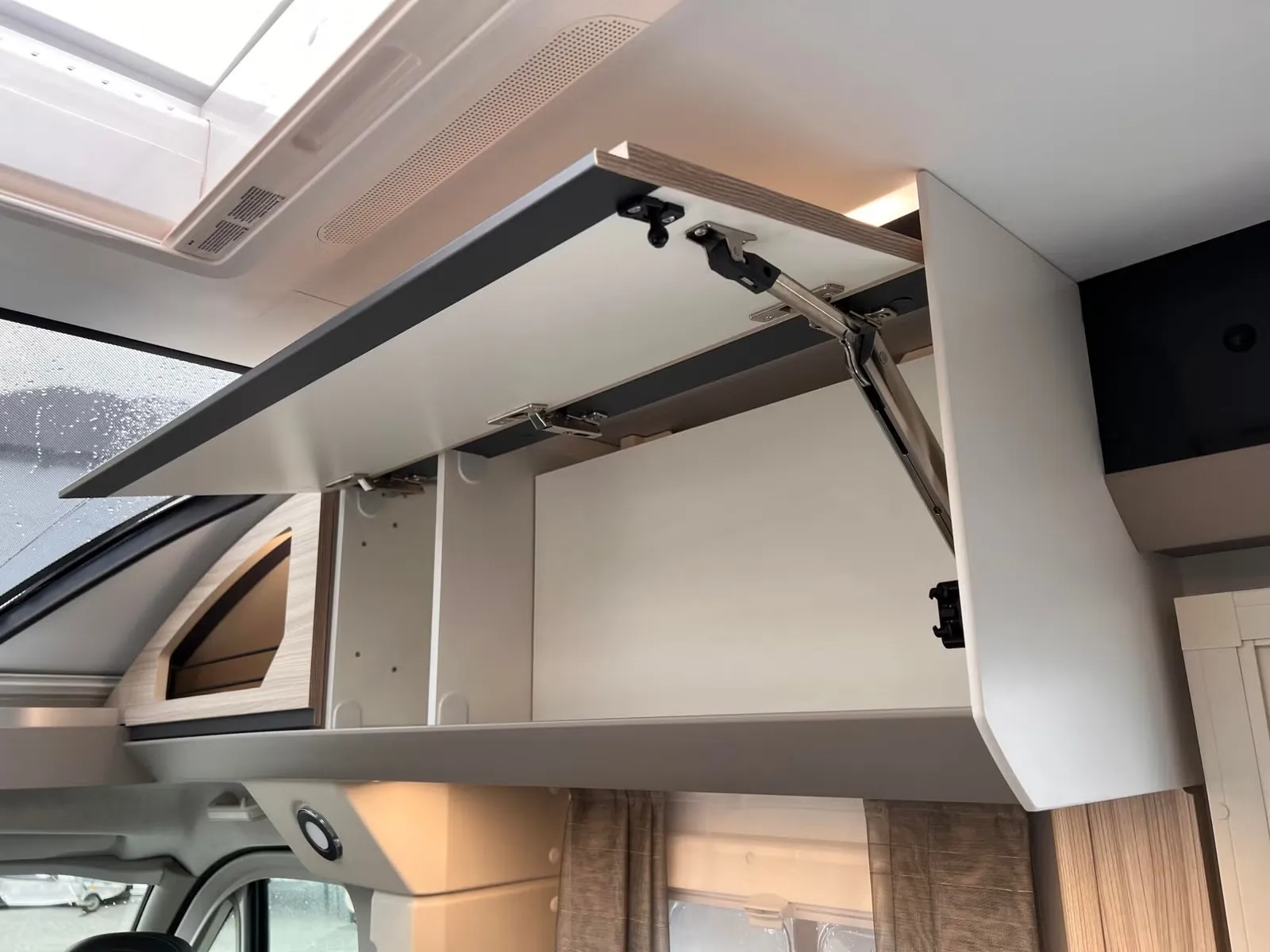 Adria Compact DL 2.2 / 140 ch