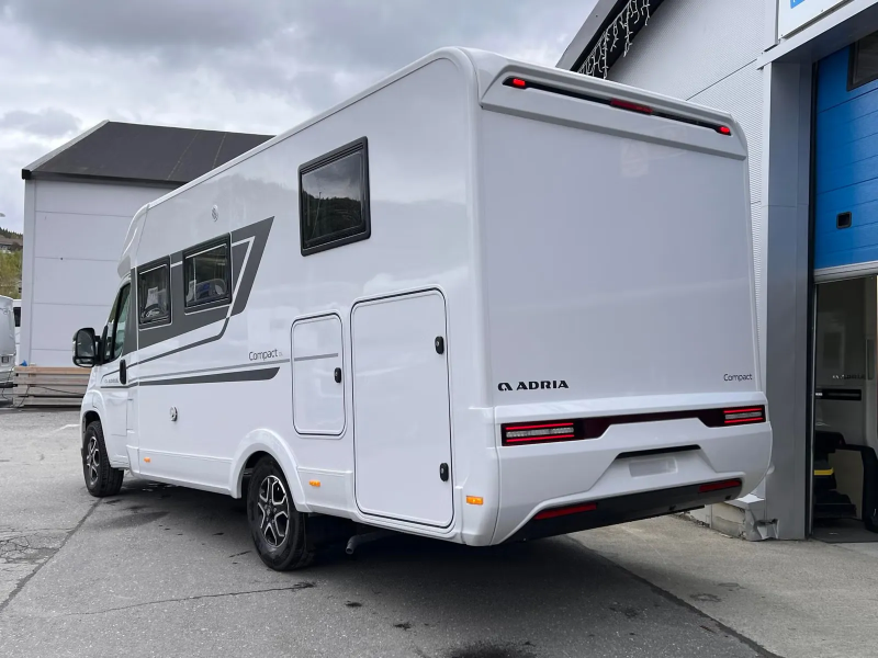 Adria Compact DL 2.2 / 140 ch