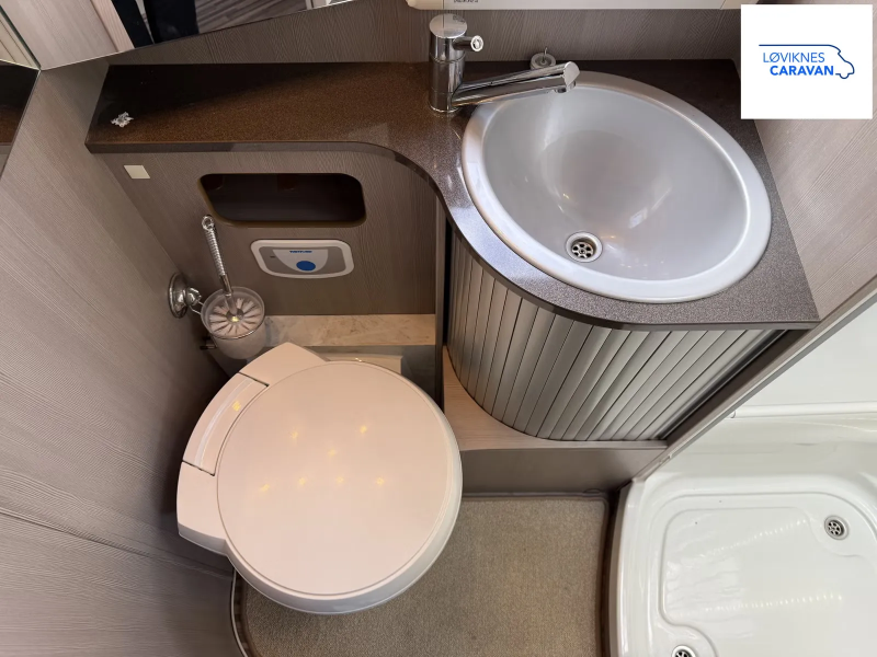 Adria MATRIX SUPREME M 677