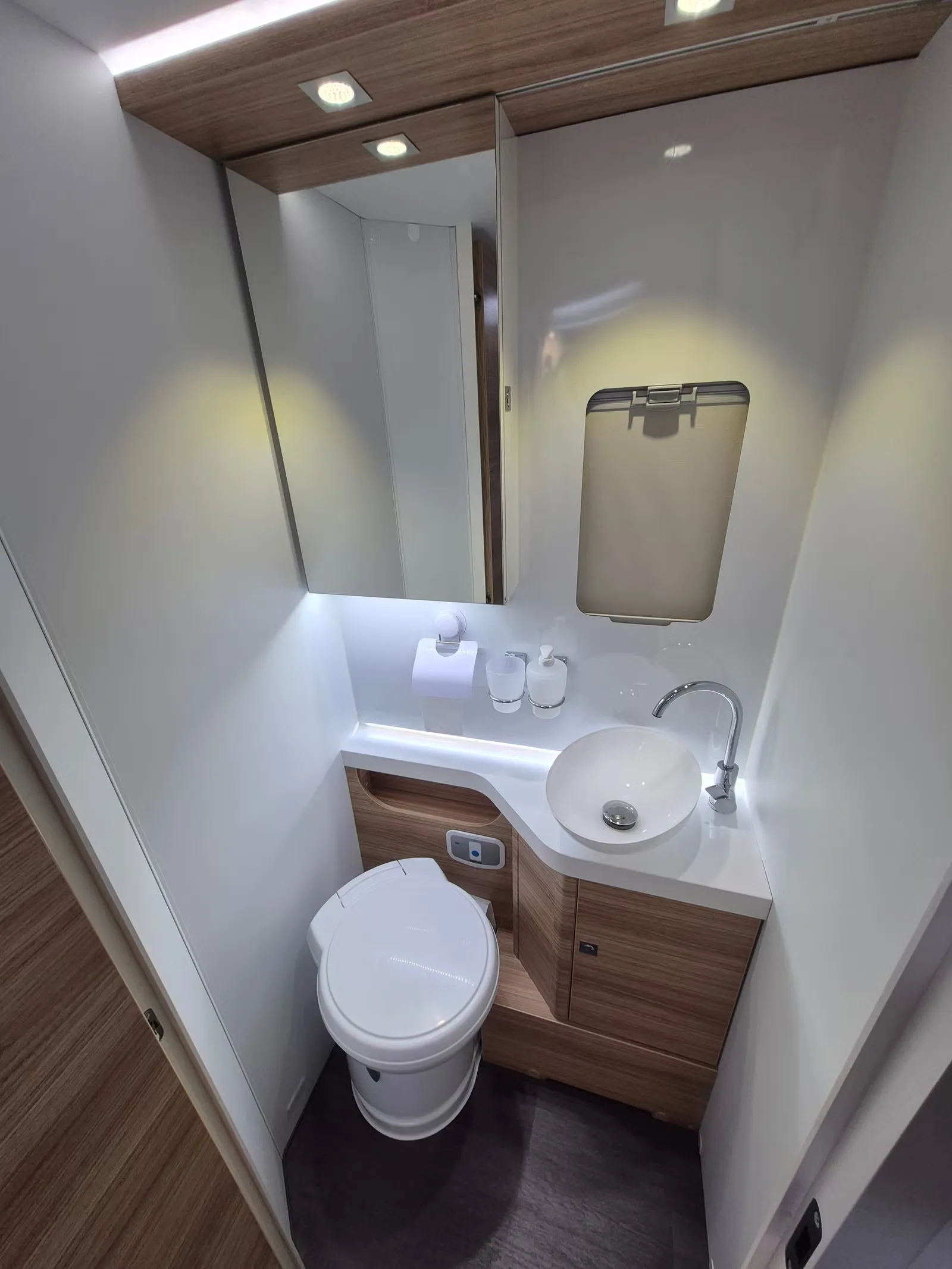 Adria Sonic i 700 SL