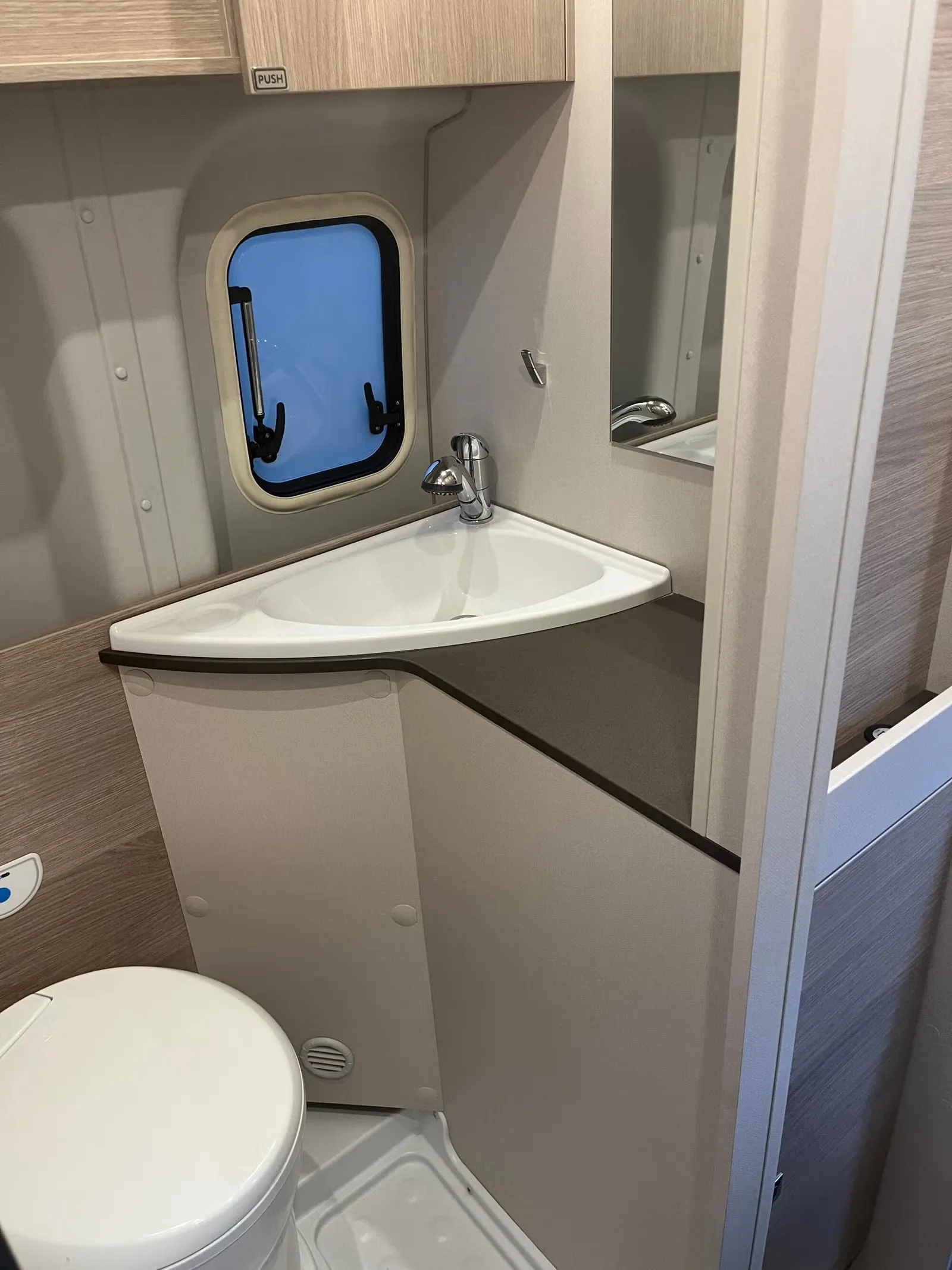 Bürstner Lineo C 590