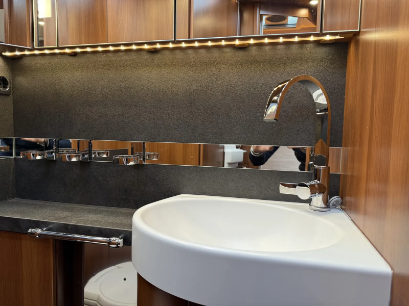 Carthago Chic E-Line I51QB Li