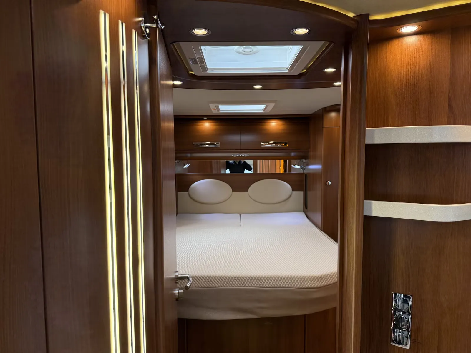 Carthago Chic E-Line I51QB Li