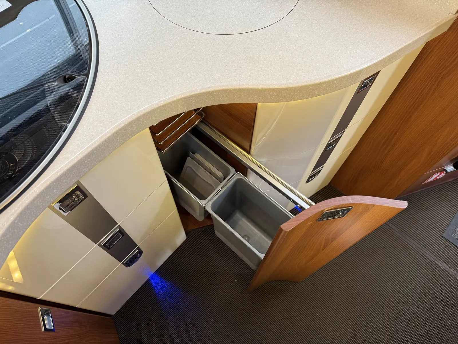 Carthago Chic E-Line I51QB Li