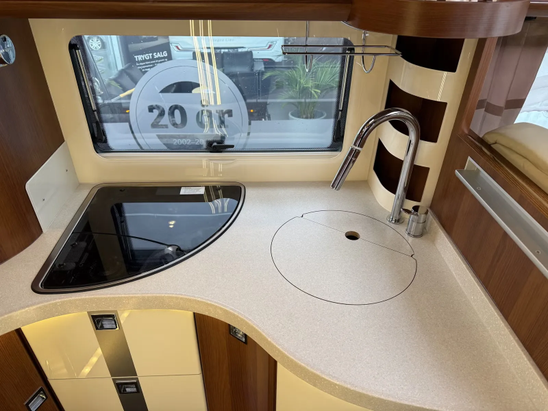 Carthago Chic E-Line I51QB Li