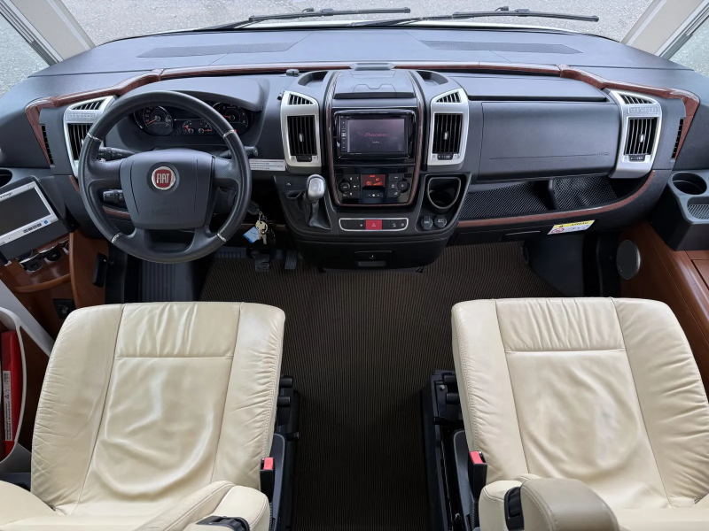 Carthago Chic E-Line I51QB Li