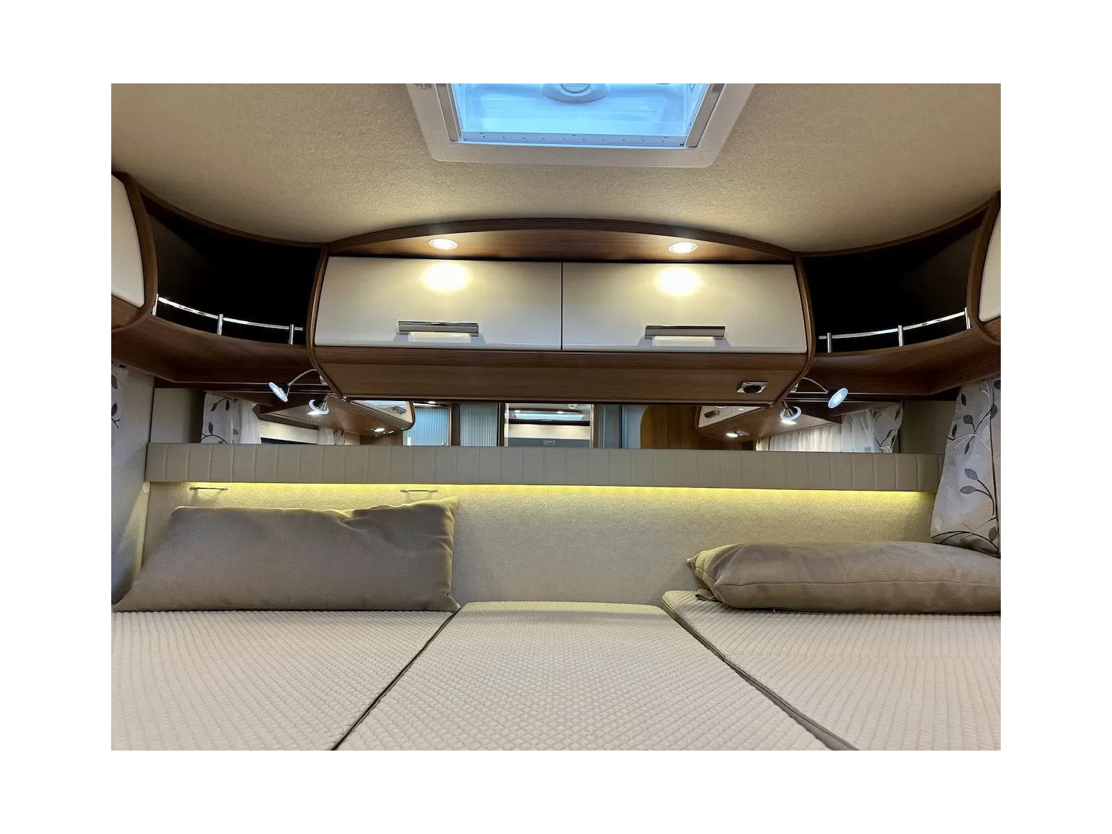 Carthago C - TOURS EN 144 LE