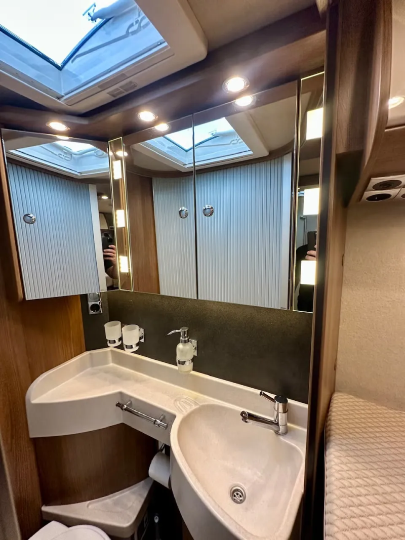 Carthago C - TOURS EN 144 LE