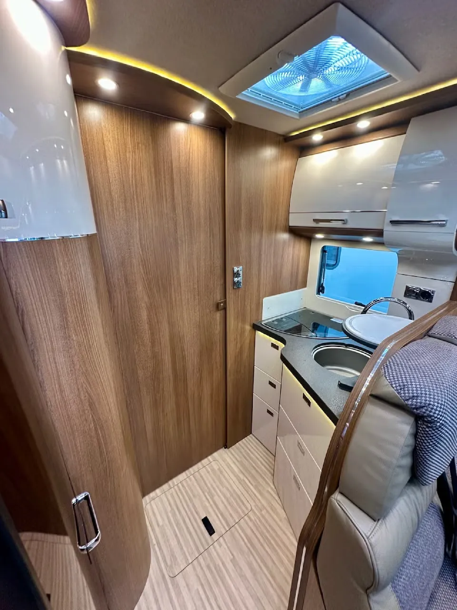 Carthago C - TOURS EN 144 LE