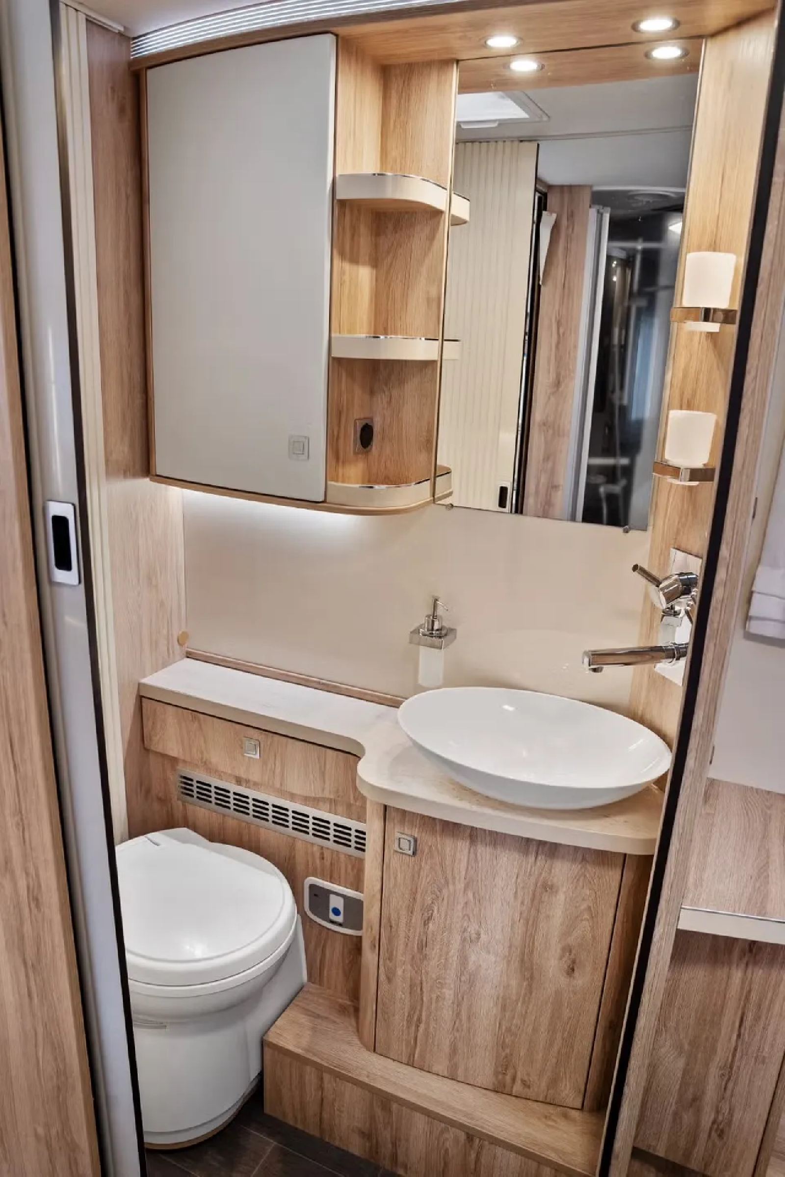 Eura Mobil IL 720 QB