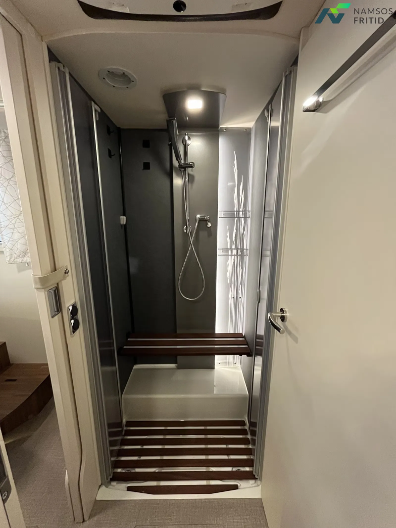 Eura Mobil Integra 890 QB