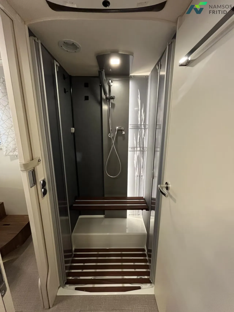 Eura Mobil Integra 890 QB