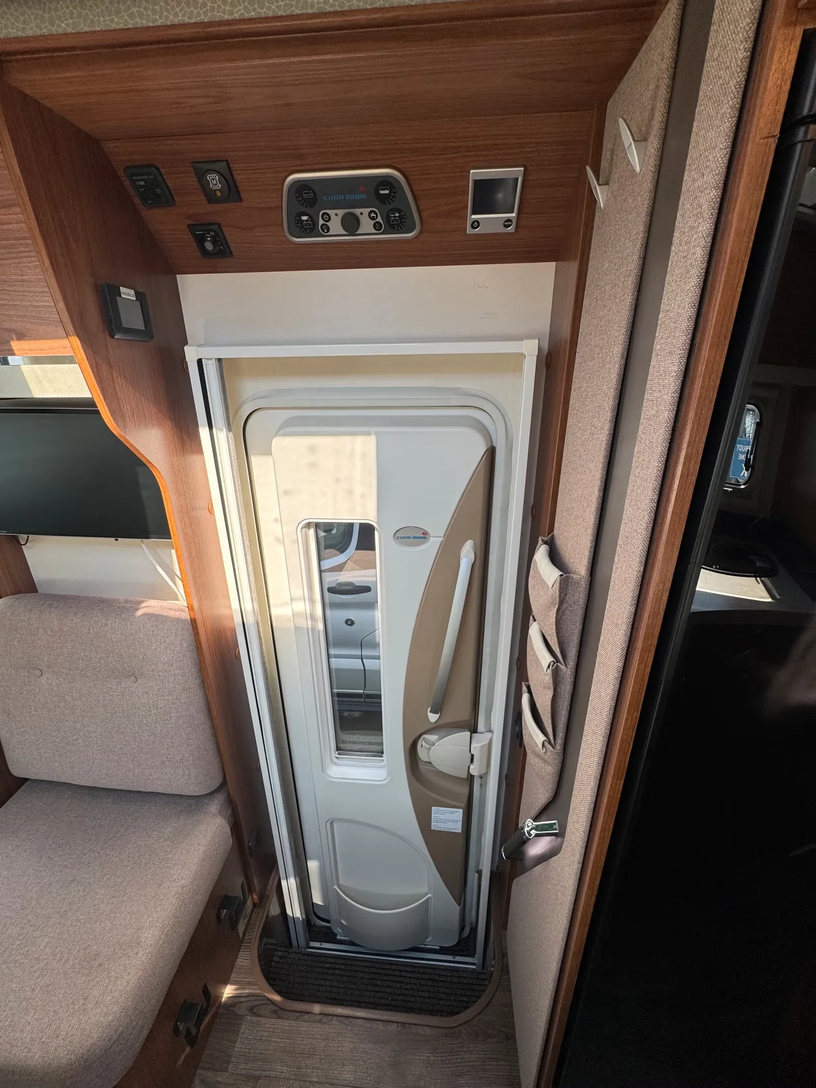 Eura Mobil IL 720 EB