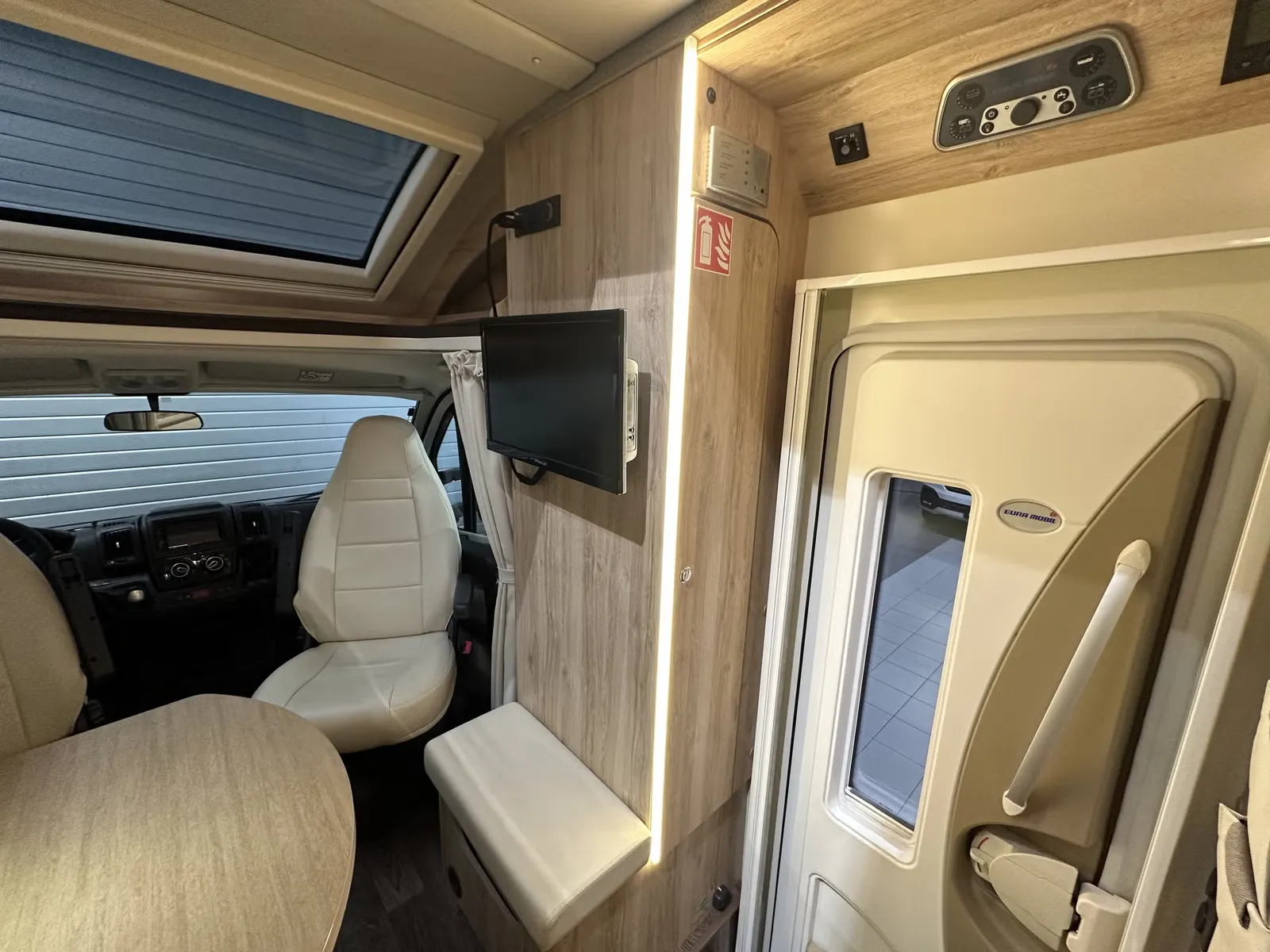 Eura Mobil Profila PT 695 EB