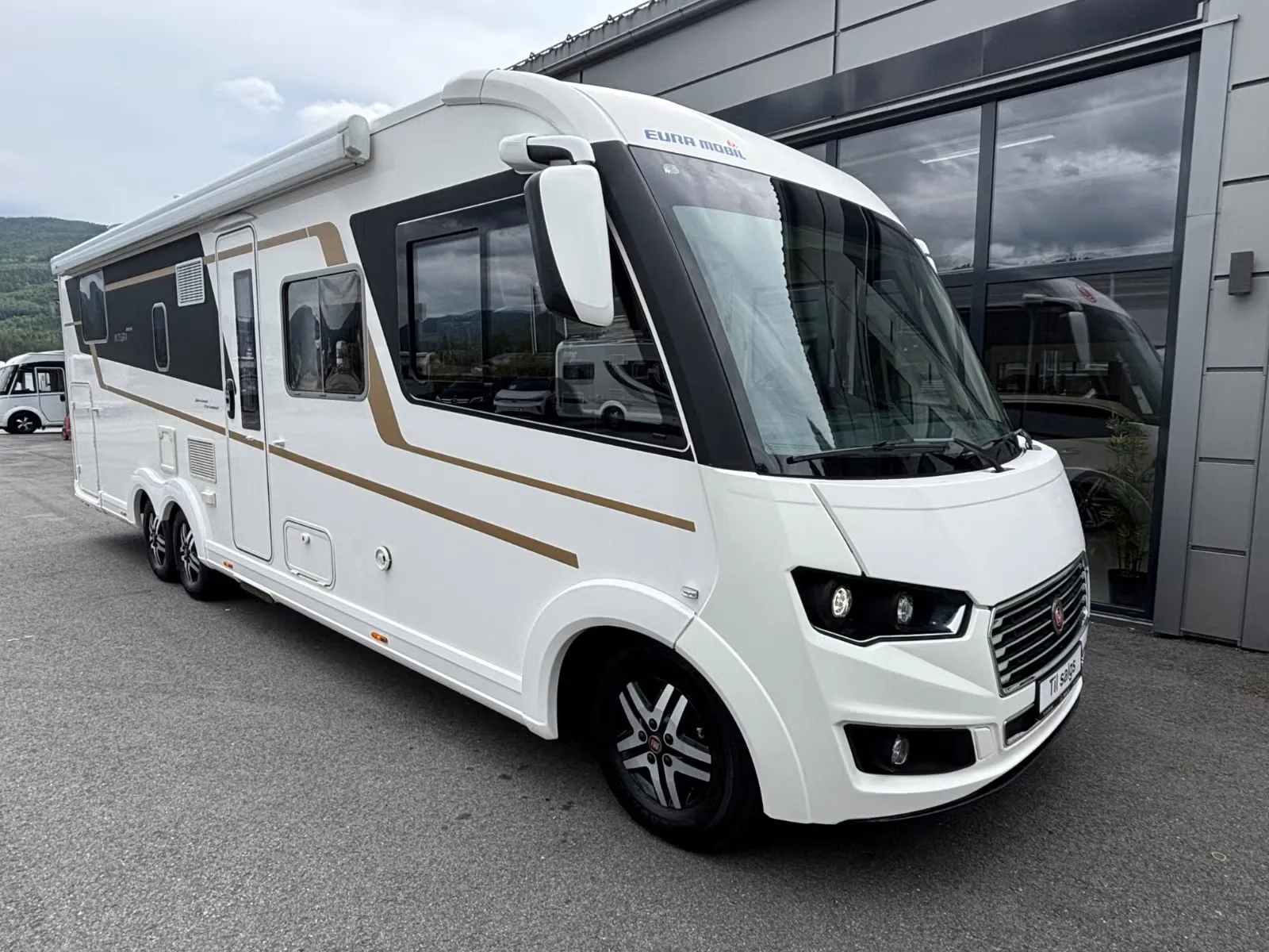 Eura Mobil Integra 890 QB