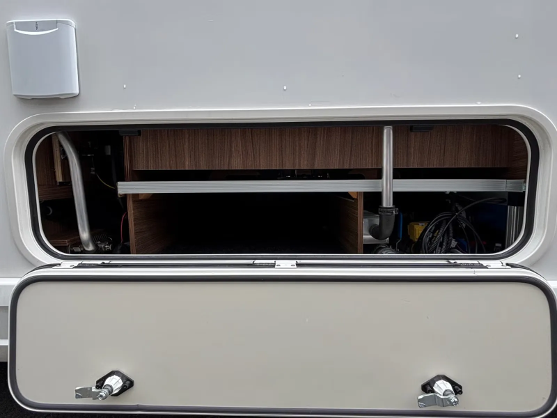 Eura Mobil Integra 890 QB