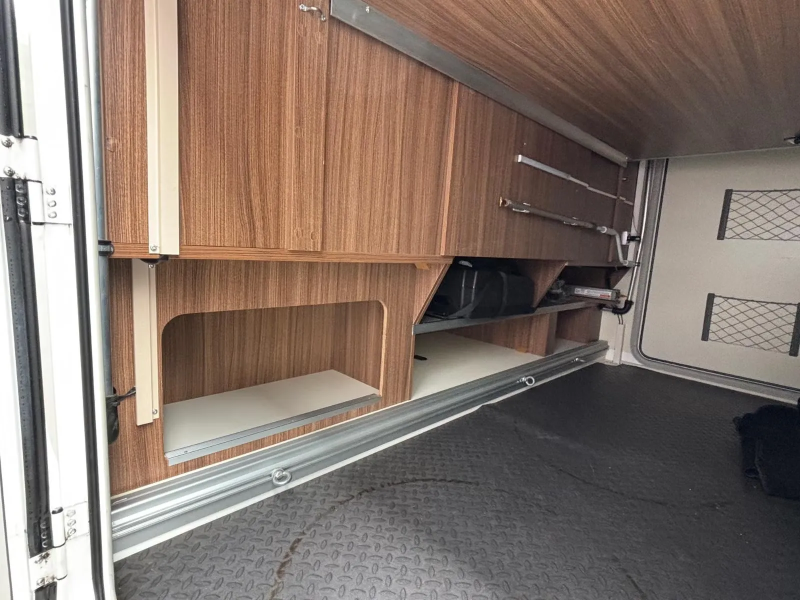 Eura Mobil Integra 890 QB