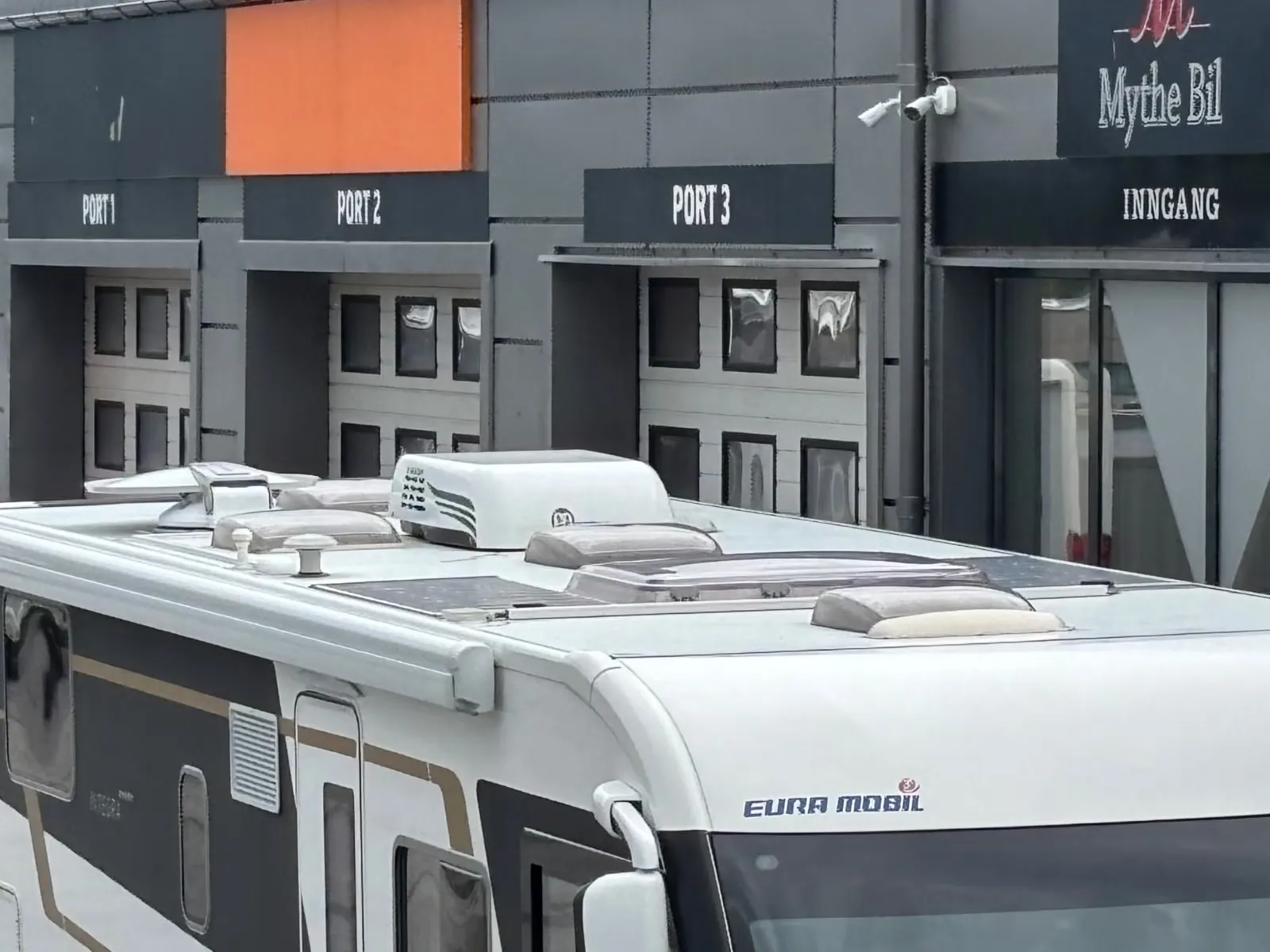 Eura Mobil Integra 890 QB