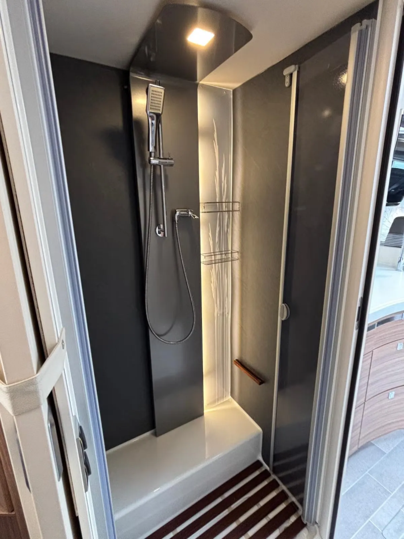 Eura Mobil Integra 890 QB