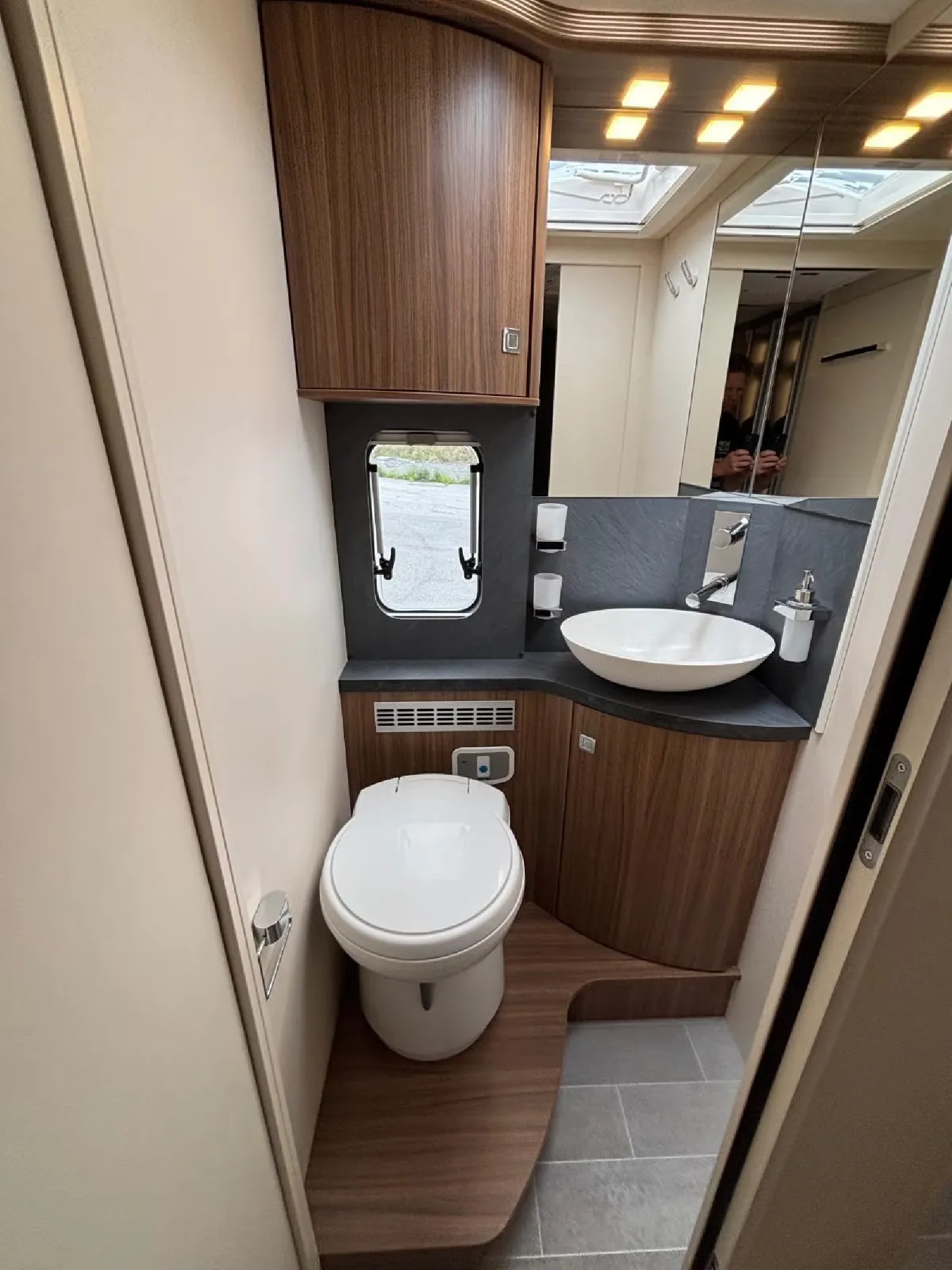 Eura Mobil Integra 890 QB