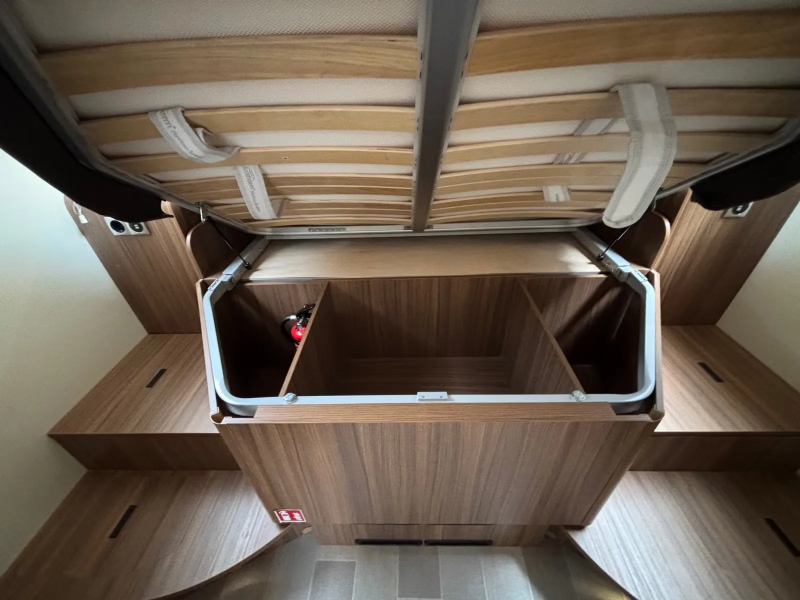 Eura Mobil Integra 890 QB