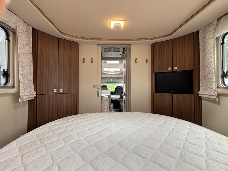 Eura Mobil Integra 890 QB