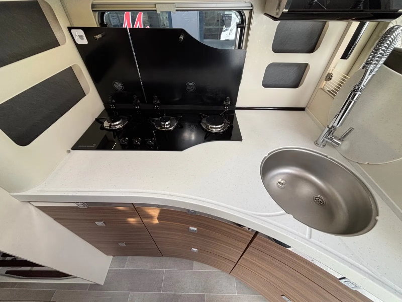 Eura Mobil Integra 890 QB