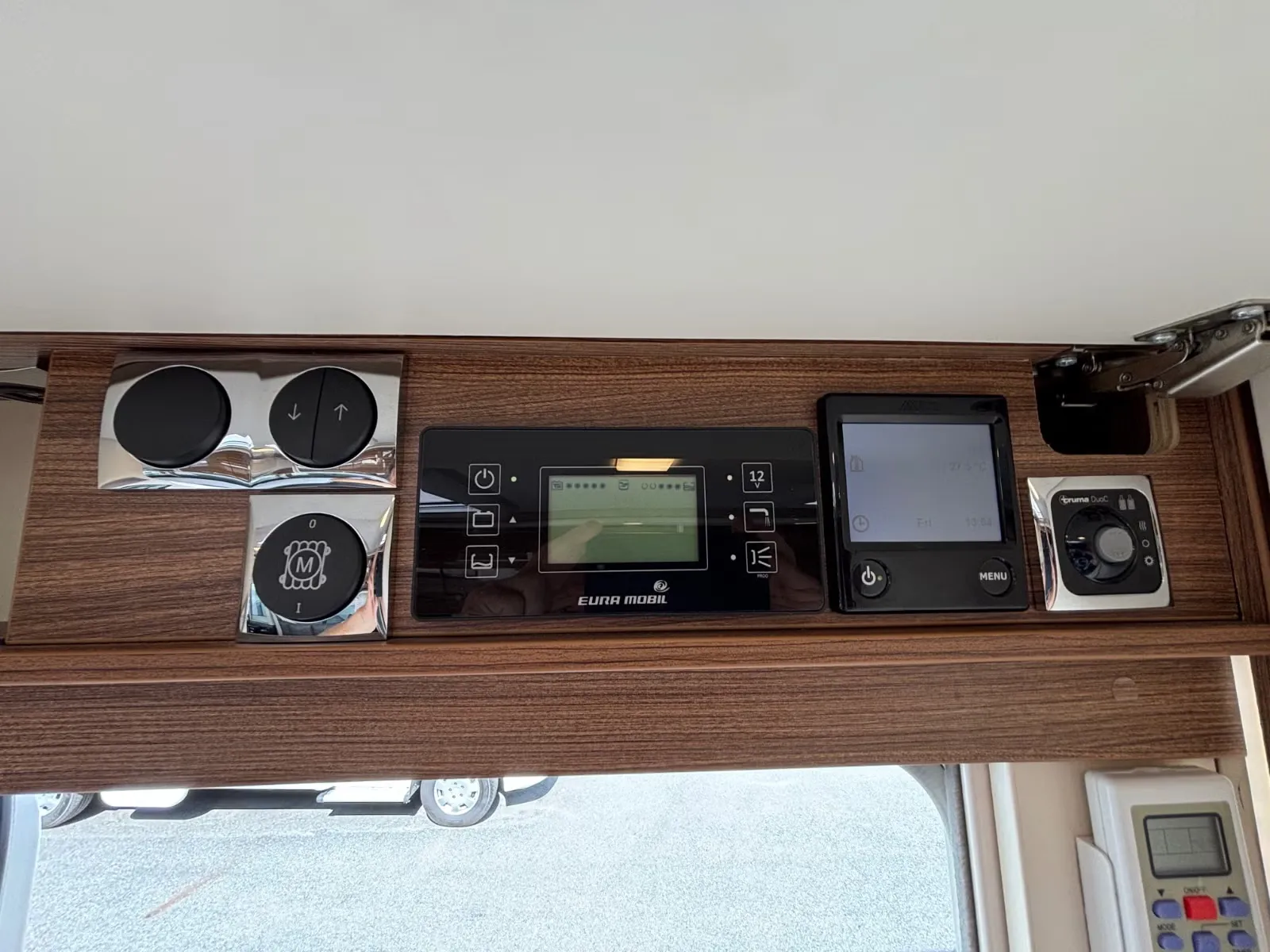 Eura Mobil Integra 890 QB