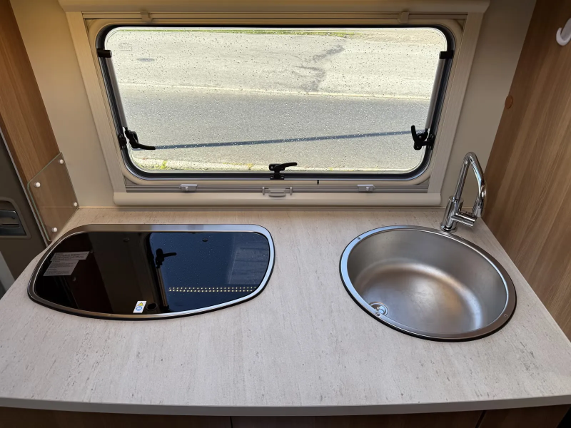 Eura Mobil Activa one 690 hb